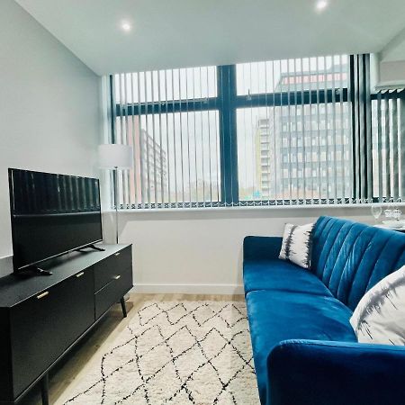 Lovely Studio Apartment With Free Parking Included! 맨체스터 외부 사진