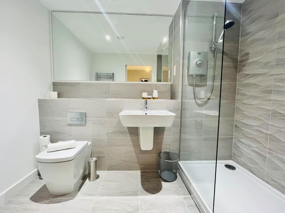 Lovely Studio Apartment With Free Parking Included! 맨체스터 외부 사진